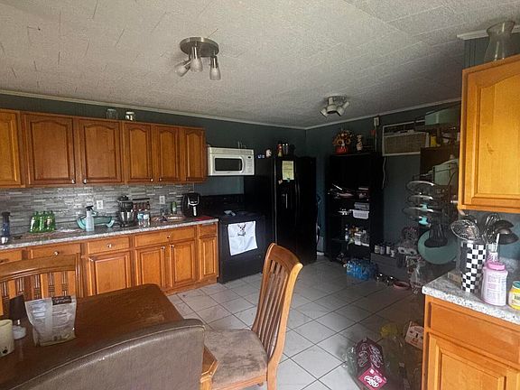5th image of 656 Rock Hill Rd