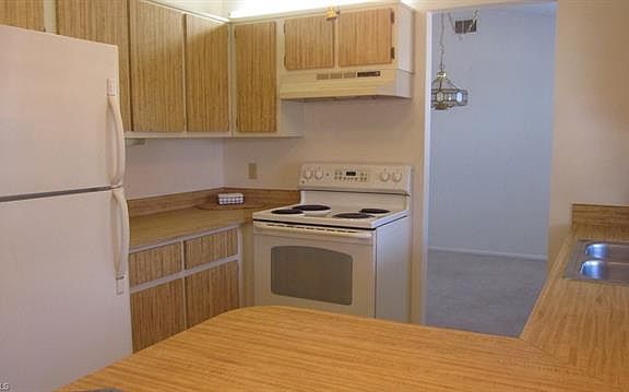2nd image of 213 SE 4th Ter