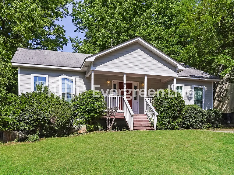 813 Shawnee Dr — Photo 2