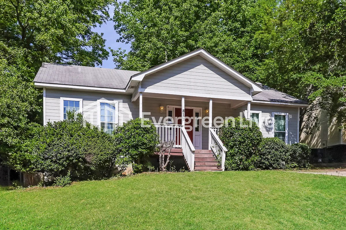 Building Photo - 813 Shawnee Dr
