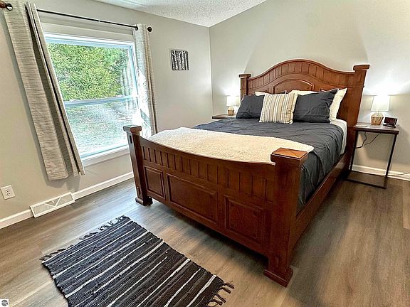 5th image of 5472 Club House Trl