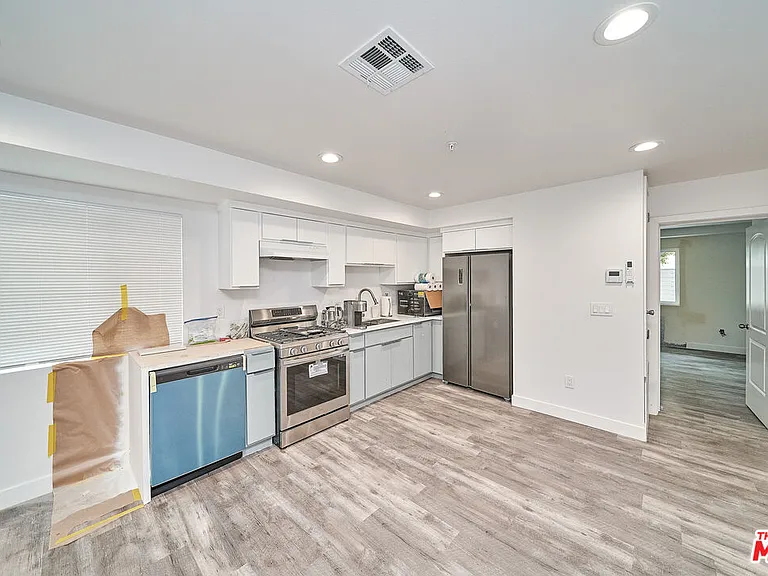 601 1/4 W 41st Pl — Photo 5