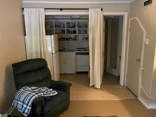 Studio, 200 sqft, $750 — Photo 4