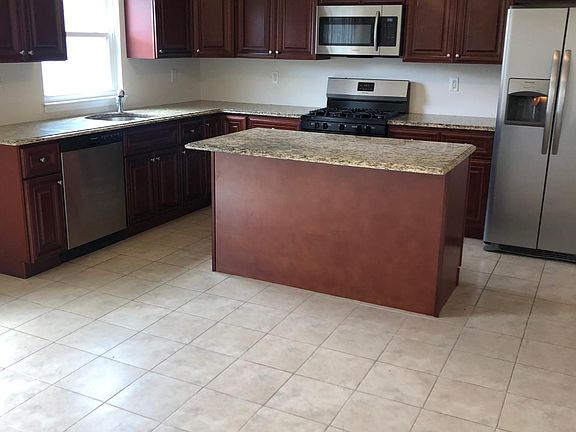 4th image of 20 Edgeview Ln Floor 2