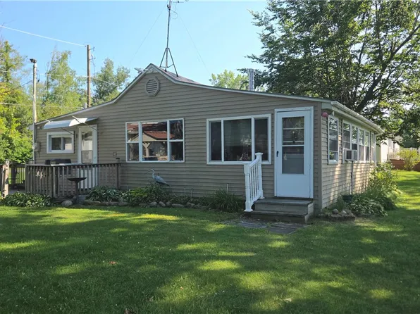 46 Ross Park Dr, Sandy Creek, NY 13145