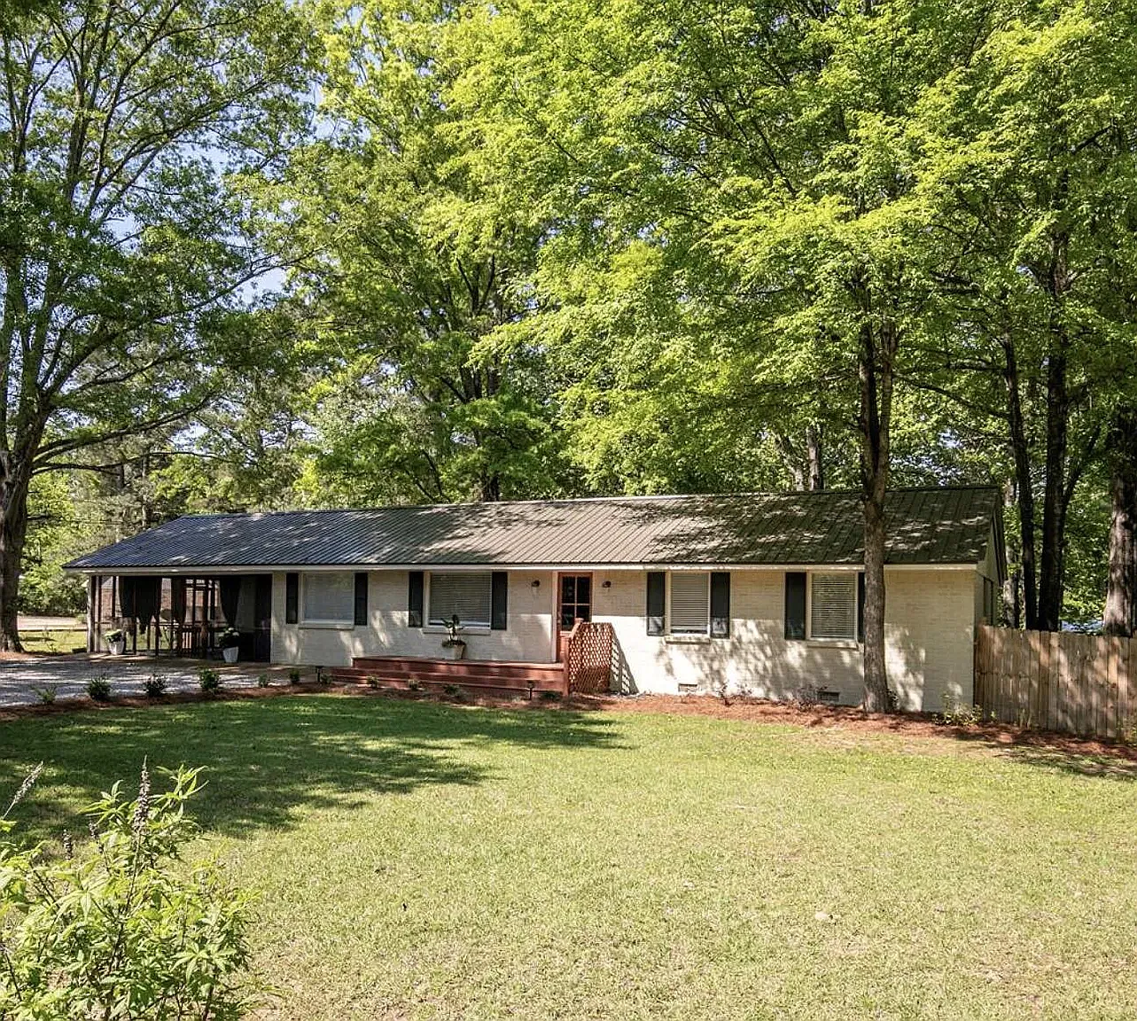 4 bed, 1640 sqft, $3,000 — Photo 1