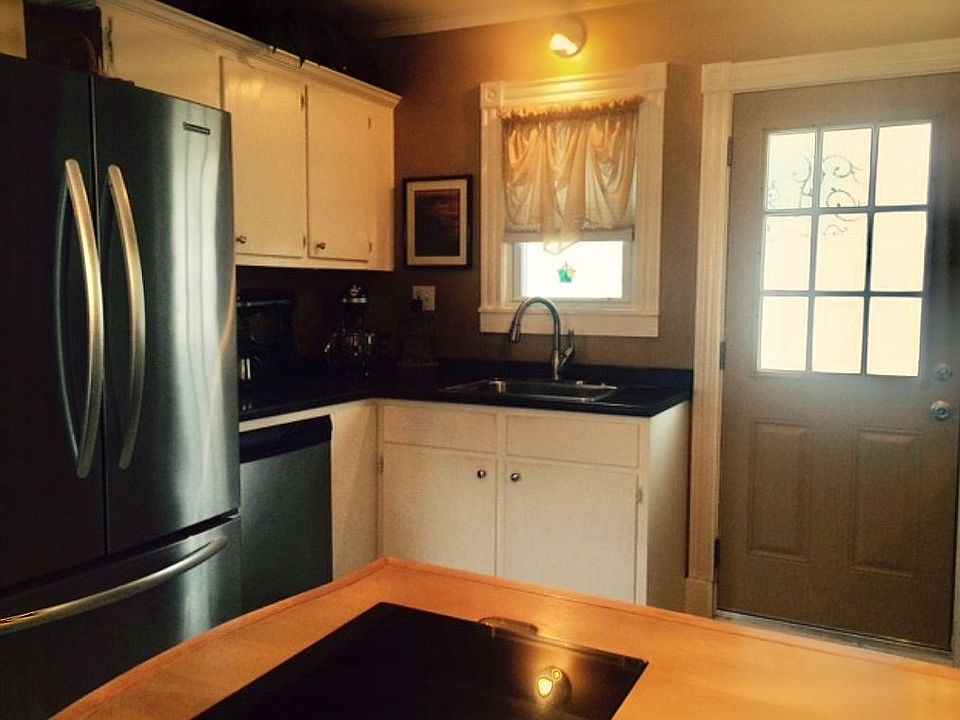 Back door to porch w gardens