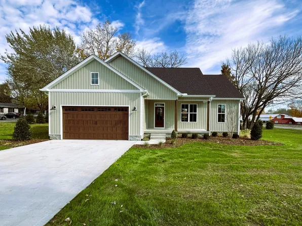 128 College St N, Mc Ewen, TN 37101