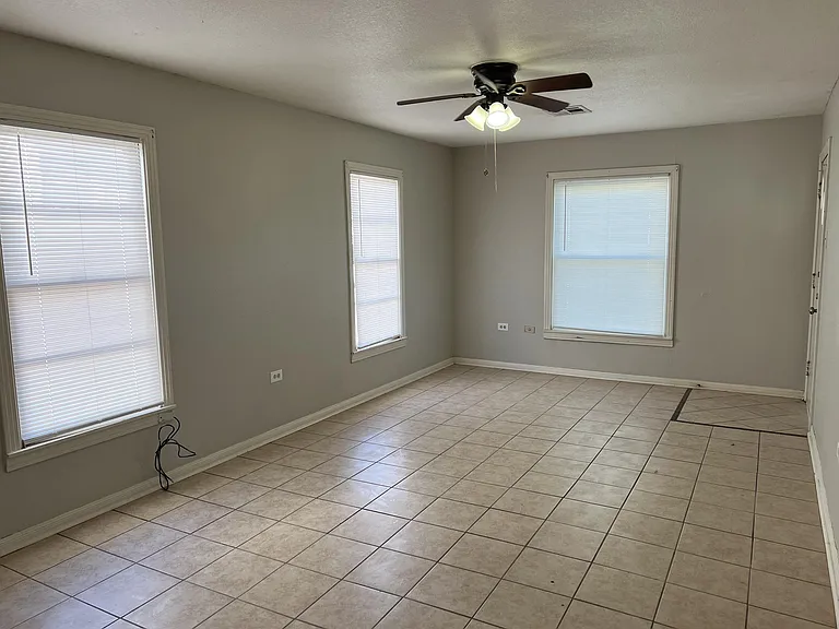2404 Proctor Ave #2 — Photo 6