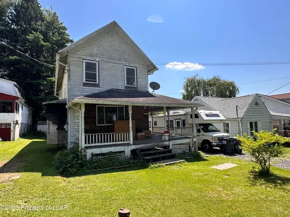 27 1st St, Harveys Lake, PA 18618