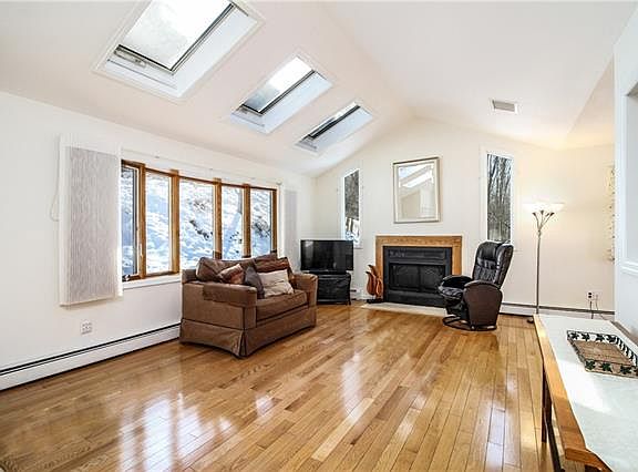3rd image of 127 Croton Ave