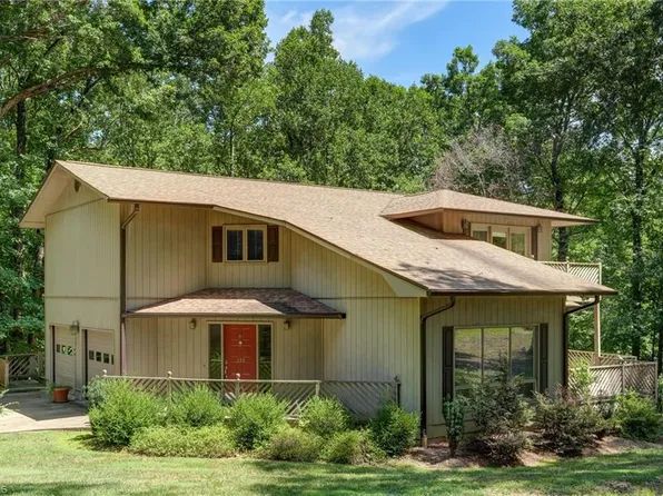 335 Deerwood Ln, Stoneville, NC 27048