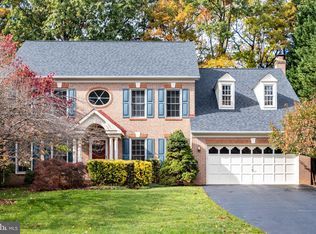 8625 Oak Chase Cir, Fairfax Station, VA 22039