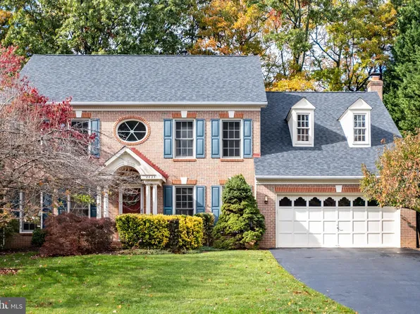 8625 Oak Chase Cir, Fairfax Station, VA 22039