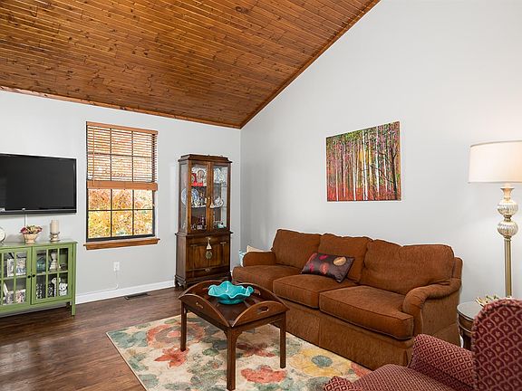 4th image of 1388 Hartland Woods Way