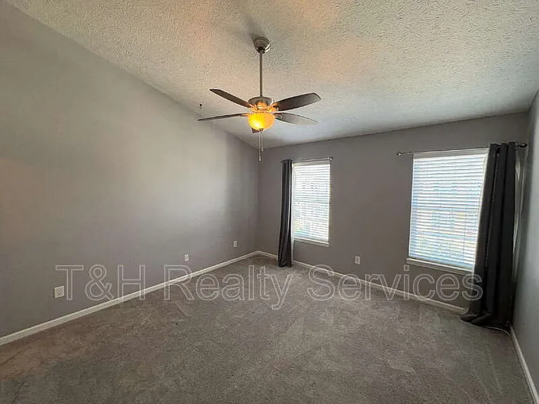 6941 Vistamere Way — Photo 16
