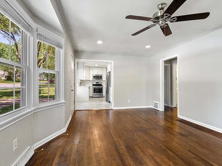 4935 Rosewood Dr — Photo 6