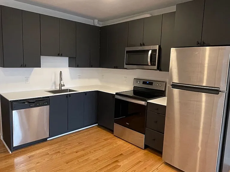 2527 Saint Paul St — Photo 9