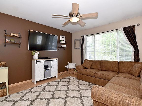 3rd image of 206 E Victoria Cir #206