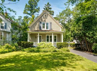 1256 Edgewood Rd, Lake Forest, IL 60045