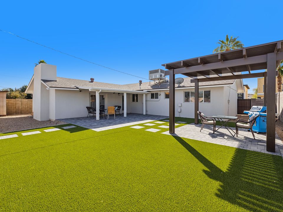 Entertaining backyard!
