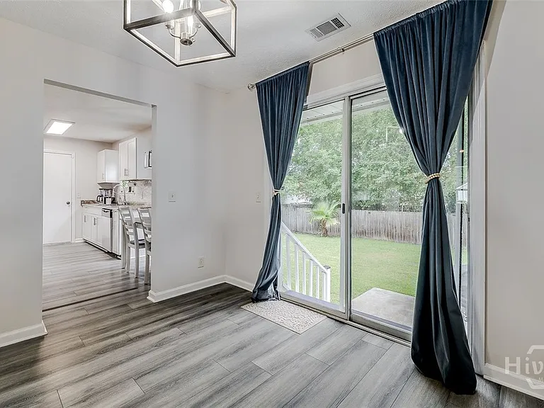 110 Embassy Ct — Photo 13