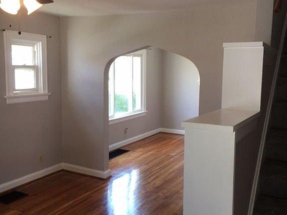 3rd image of 3801 Lonsdale St