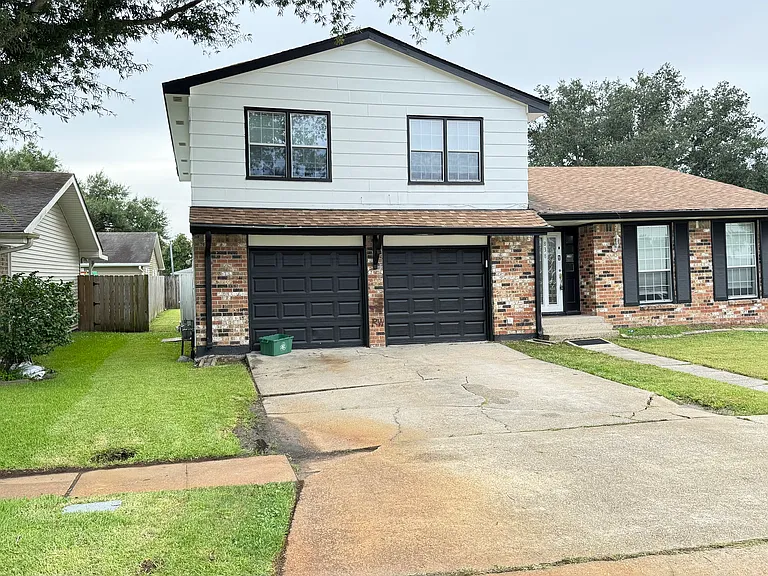 838 Lawrence St — Photo 1