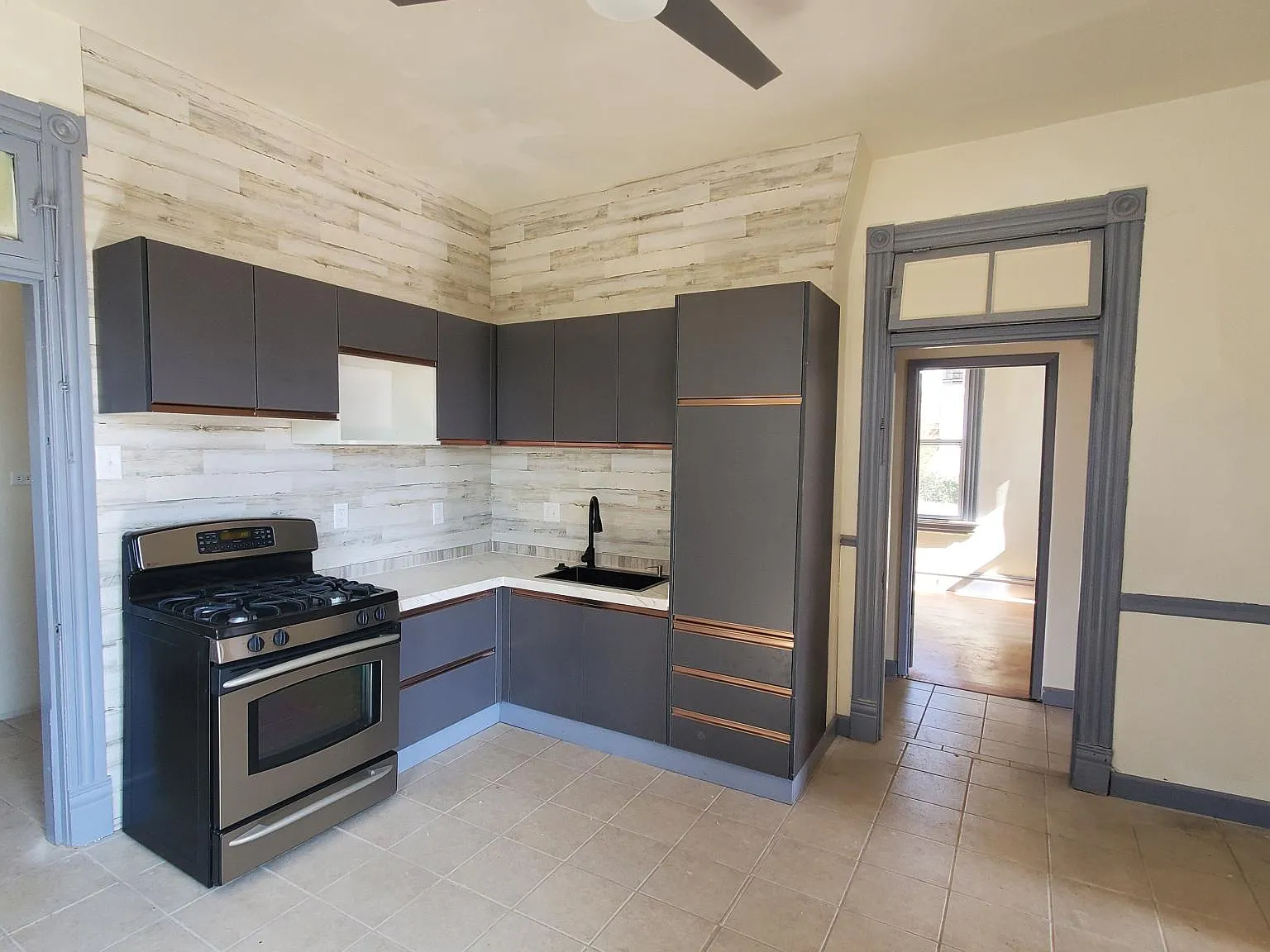 4 bed, 1369 sqft, $1,500 — Photo 3