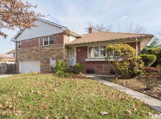 1245 166th St, Whitestone, NY 11357