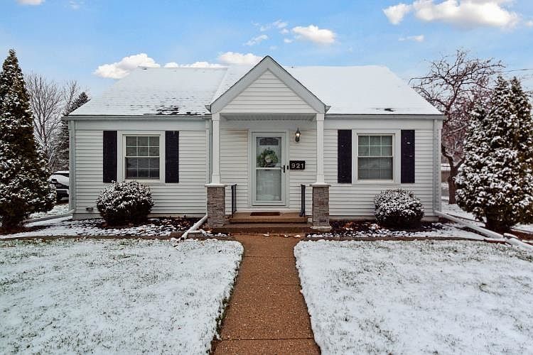 1st image of 921 Benton Ave