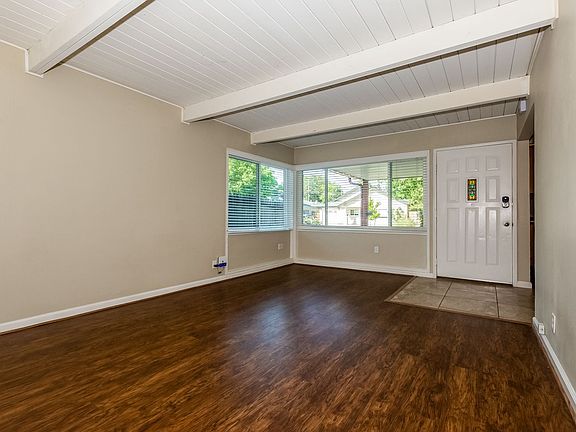 4th image of 456 Camelia Way