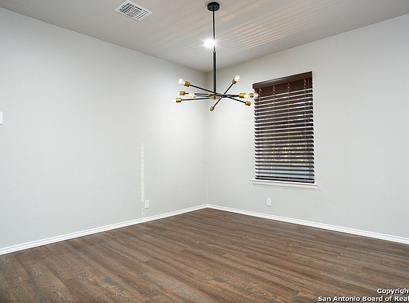 5th image of 677 E Woodlawn Ave