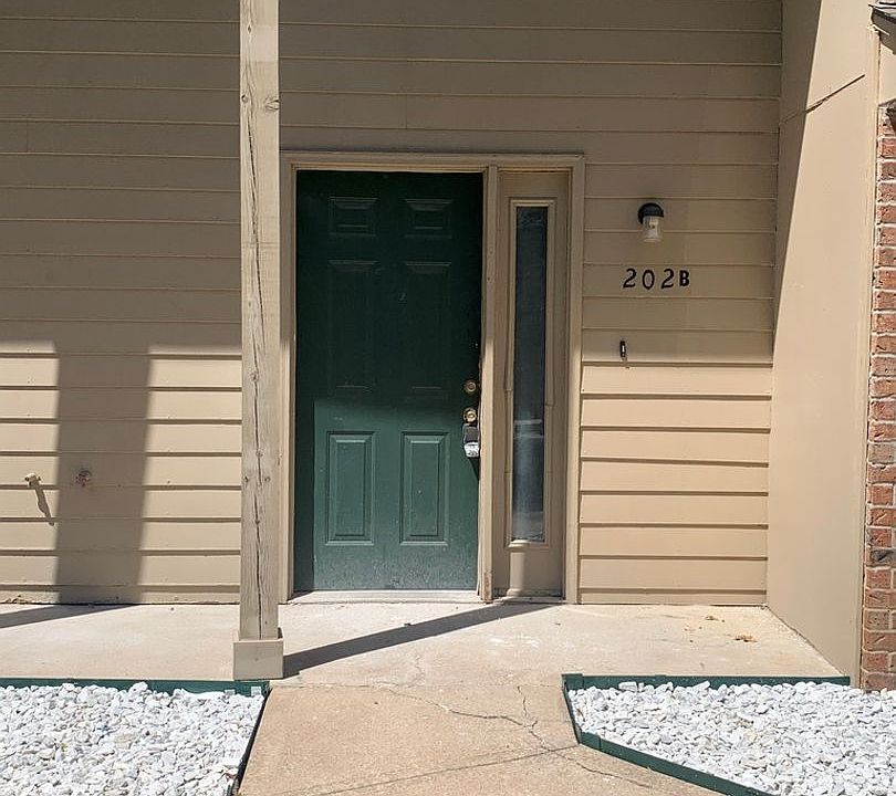 1st image of 202 NW Market Pl Unit B