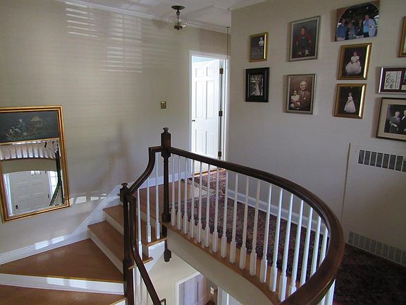 4th image of 210 Granville Ave