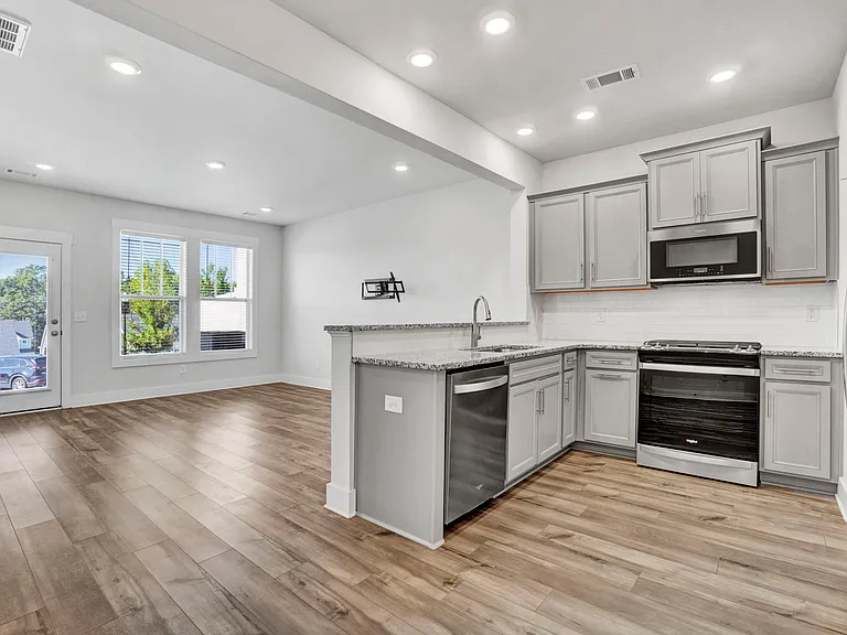 207 Dalmatian Dr — Photo 7