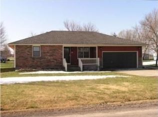 313 W Main St, Adrian, MO 64720