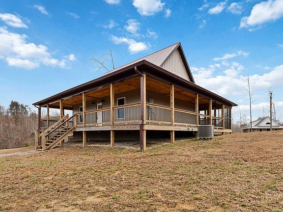 3rd image of 394 Pumpkin Creek Cir