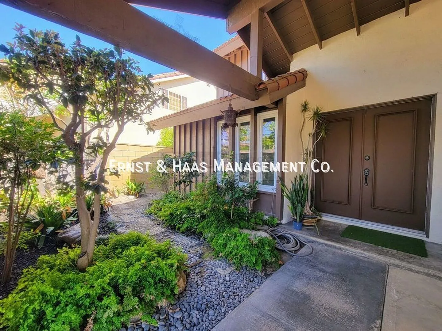 Beautiful 4-Bedroom, 2.5-Bathroom Executive Home in Prime La Palma Neighborhood! — Photo 2