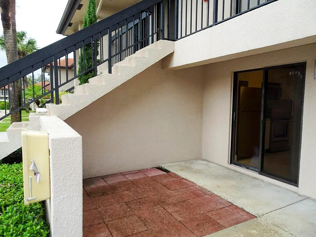 2 bed, 2.0 bath, 1200 sqft, $2,600 — Photo 2