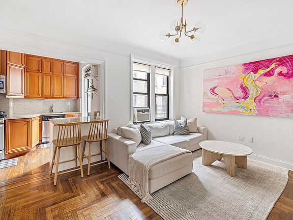 4th image of 305 E 88th St APT 4A