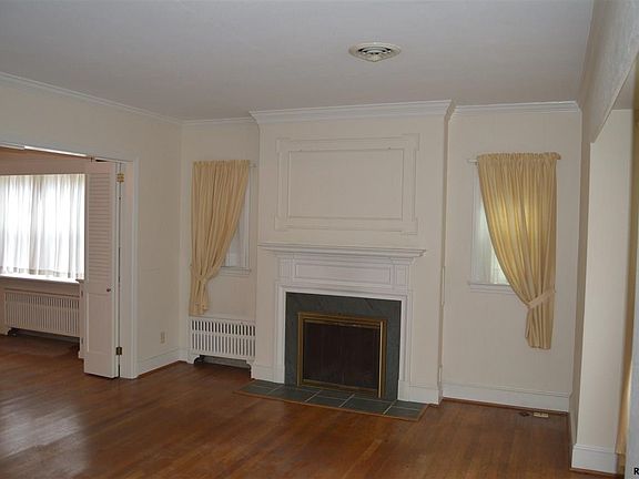 4th image of 266 E Lincoln Ave