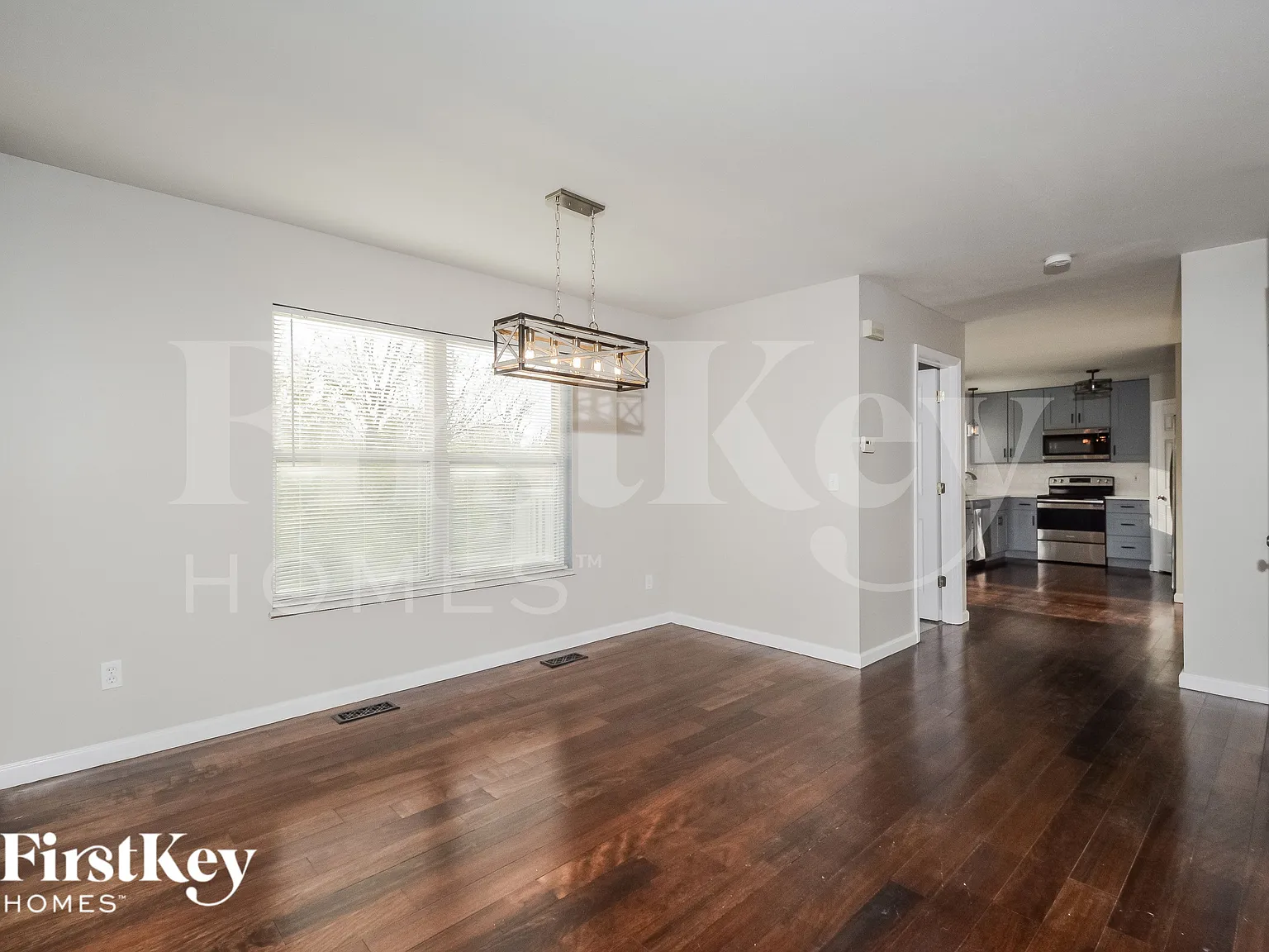 4 bed, 2.5 bath, 2052 sqft, $2,560 — Photo 4
