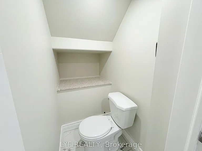 22 Ivordale Cres #2 — Photo 14