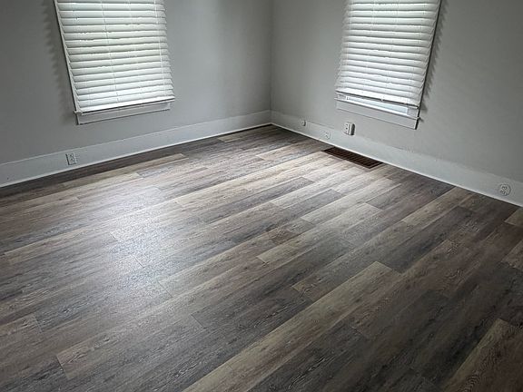 4th image of 258 Saint Andrews Ave