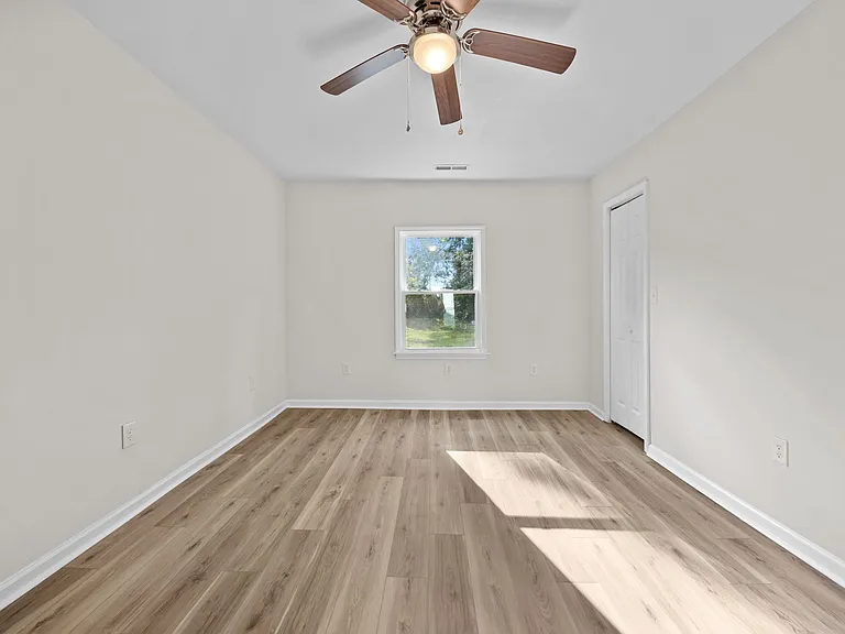 1005 E Russell Ave — Photo 9