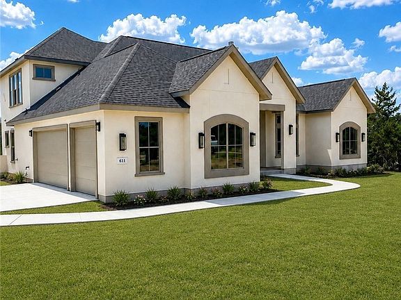 2nd image of 611 Parkview Pl