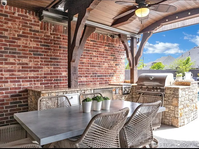 1200 S Laurel Ave — Photo 42