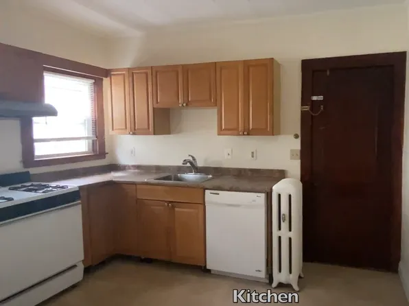 124 Hillside Rd #2, Watertown, MA 02472