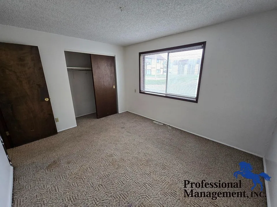 2 bed, 1.5 bath, 900 sqft, $995 — Photo 3